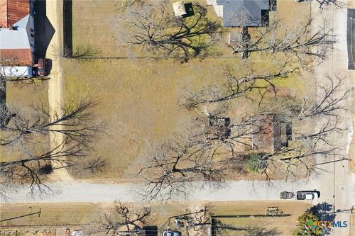 204 S Karnes Ave, Cameron, TX, 76520-3752 | Card Image