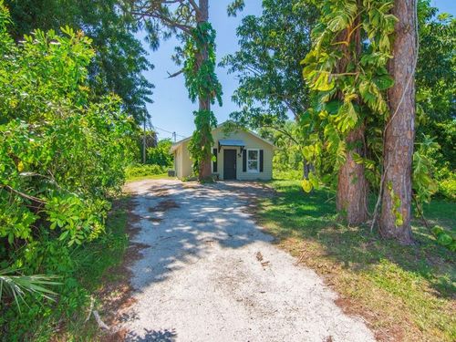 1325 17th Ct Sw, Vero Beach, FL, 32962-6210 | Card Image
