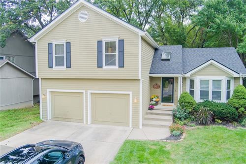 1733 Welleslay Ln, Liberty, MO, 64068-3235 | Card Image