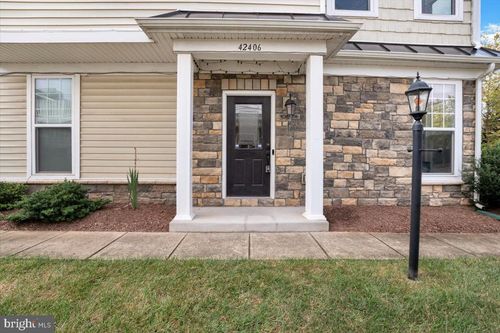 42406 Benfold Sq, BRAMBLETON, VA, 20148-7606 | Card Image