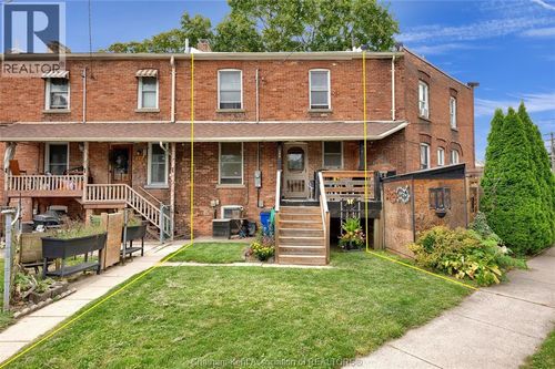 {{alt}} | Card Image