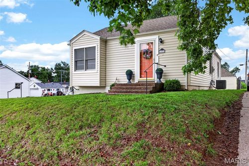 1033 Perry St, Saint Charles, MO, 63301-2949 | Card Image