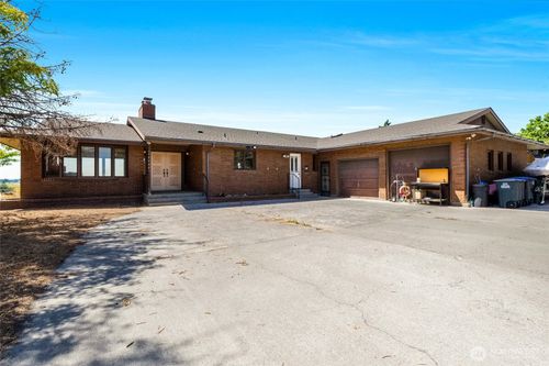 310 N Crestview Dr, Moses Lake, WA, 98837-1412 | Card Image