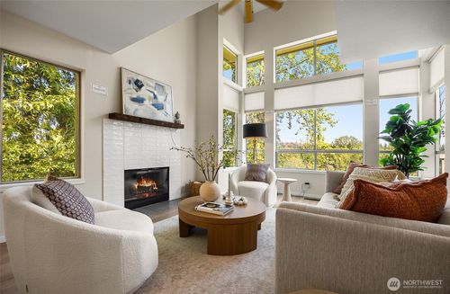 a101-7250 Old Redmond Rd, Redmond, WA, 98052-6840 | Card Image