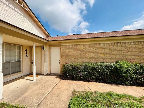 416 Greenlawn Blvd, Round Rock, TX, 78664-6003 | Card Image