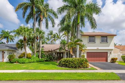 14431 Lexington Place, House other with 4 bedrooms, 2 bathrooms and null parking in Davie FL | Image 2