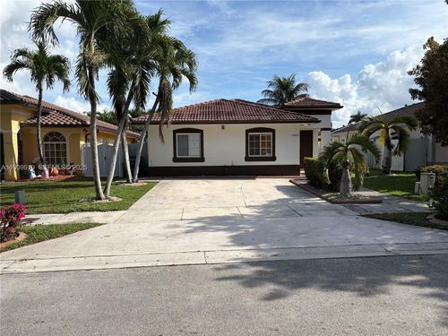 19845-19845 Nw 78th Path, Hialeah, FL, 33015-6632 | Card Image