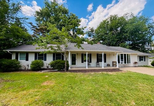 137 Peachtree Ln, Carbondale, IL, 62902-8017 | Card Image
