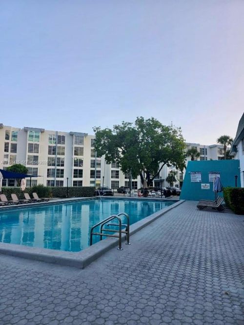 207-17560 Atlantic Blvd, Sunny Isles Beach, FL, 33160-2833 | Card Image