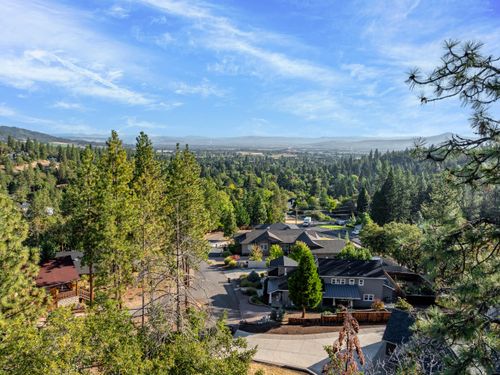 955 Granite Ridge Cir, Jacksonville, OR, 97530-0077 | Card Image