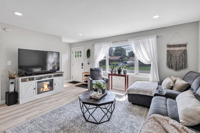 14 N Coe Ln, House other with 3 bedrooms, 2 bathrooms and null parking in Ansonia CT | Image 12
