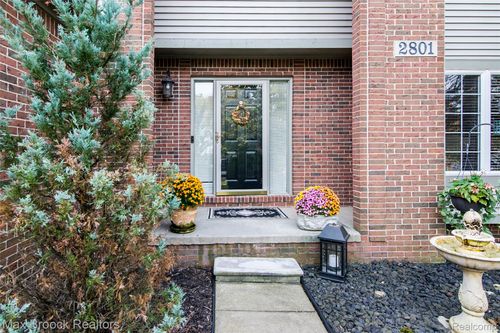 2801 Augusta Dr, Commerce Twp, MI, 48382-5114 | Card Image