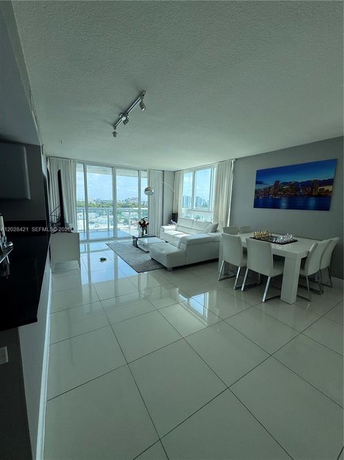 906-1861 Nw South River Dr, Miami, FL, 33125-2700 | Card Image