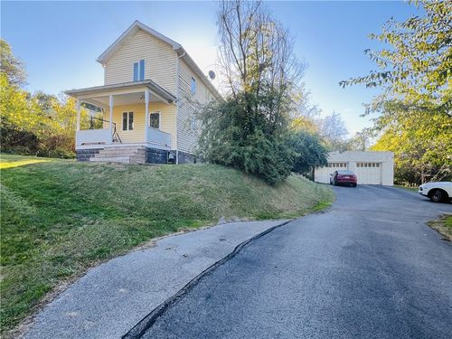 141 Kasevic Ln, New Castle, PA, 16101-5621 | Card Image