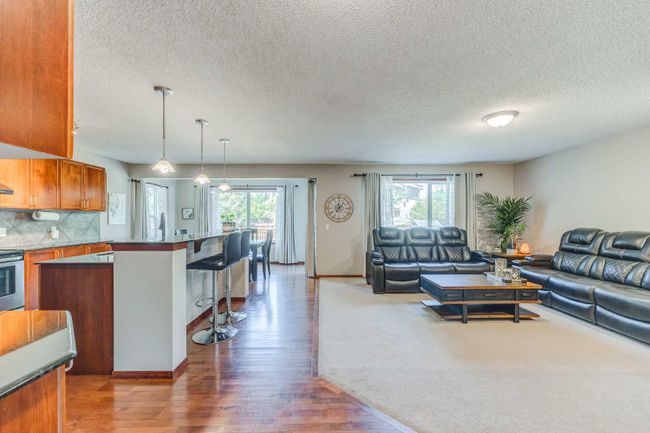 10 Kincora Heights Nw, Home with 4 bedrooms, 3 bathrooms and 4 parking in Calgary AB | Image 5
