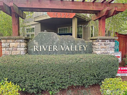 e2-15325 Se 155th Place, Renton, WA, 98058 | Card Image