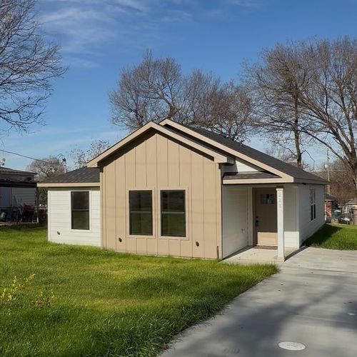 211 Garlock St, Wilmer, TX, 75172-1117 | Card Image