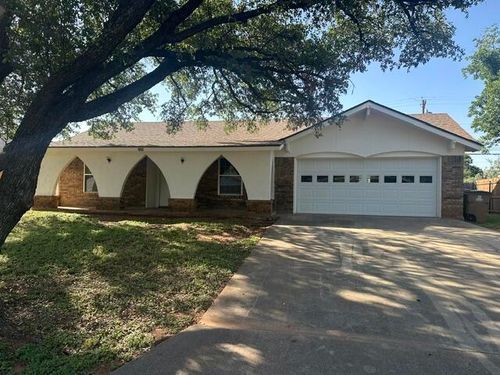 3909 Robin Hood Trl, San Angelo, TX, 76901-4826 | Card Image
