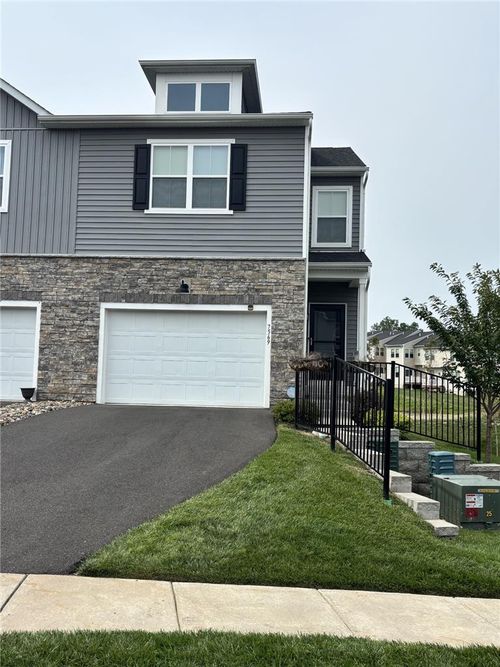 7569 Clayton Ave, Coopersburg, PA, 18036-8727 | Card Image