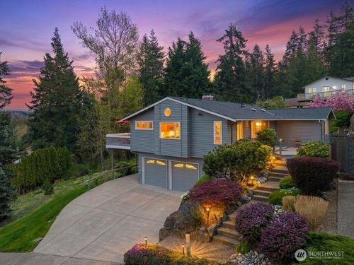 16813 Ne 33rd St, Bellevue, WA, 98008-2017 | Card Image