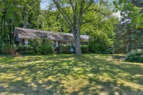 22 S Lot Rd, Smithtown, NY, 11787-1852 | Card Image