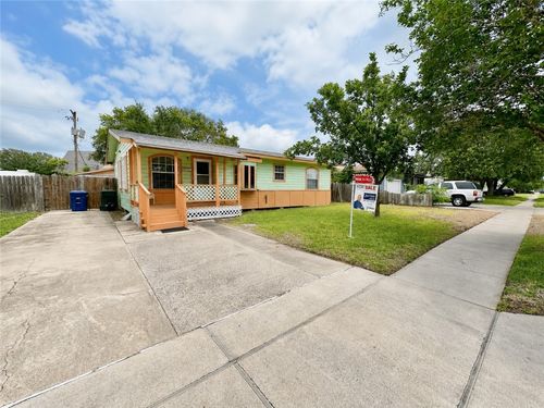 5018 Bevly Dr, Corpus Christi, TX, 78411-2616 | Card Image