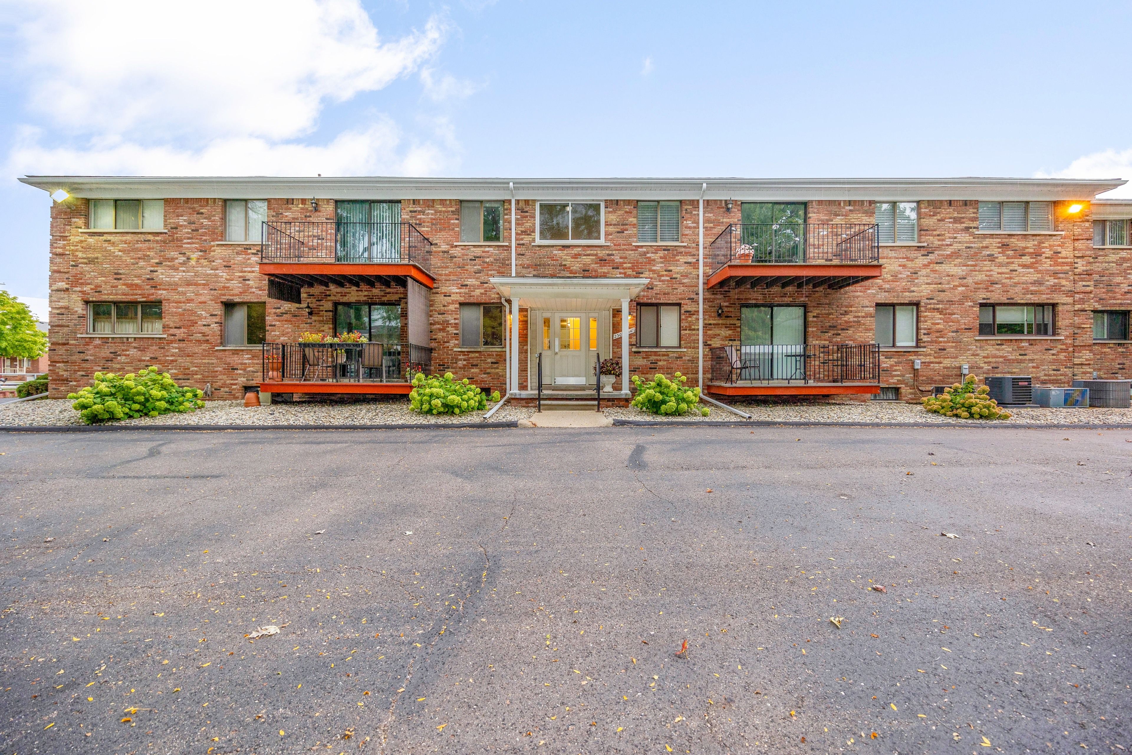 Liberty St, Saint Clair Shores, MI 48080