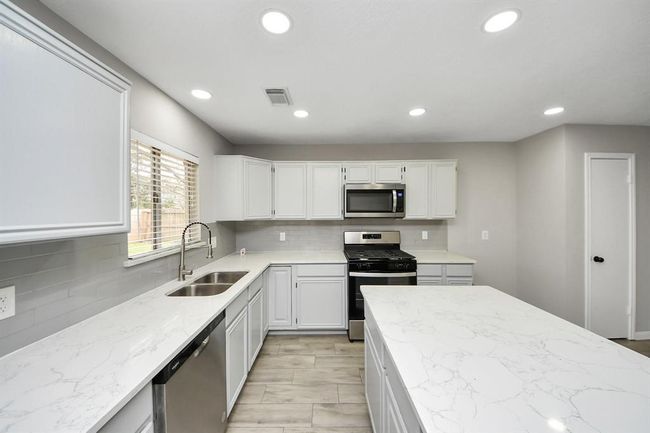 4915 Pecan Grove Dr, House other with 3 bedrooms, 2 bathrooms and 2 parking in Pearland TX | Image 11