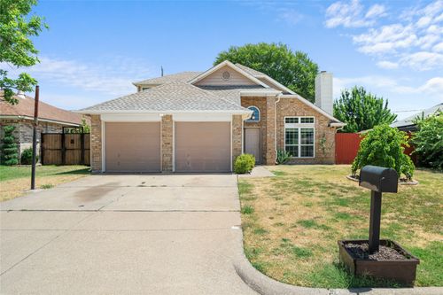 6315 Fairlane Dr, Arlington, TX, 76001-7405 | Card Image