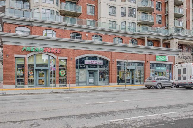 1808 - 1111 6 Avenue Sw, Home with 2 bedrooms, 2 bathrooms and 1 parking in Calgary AB | Image 5