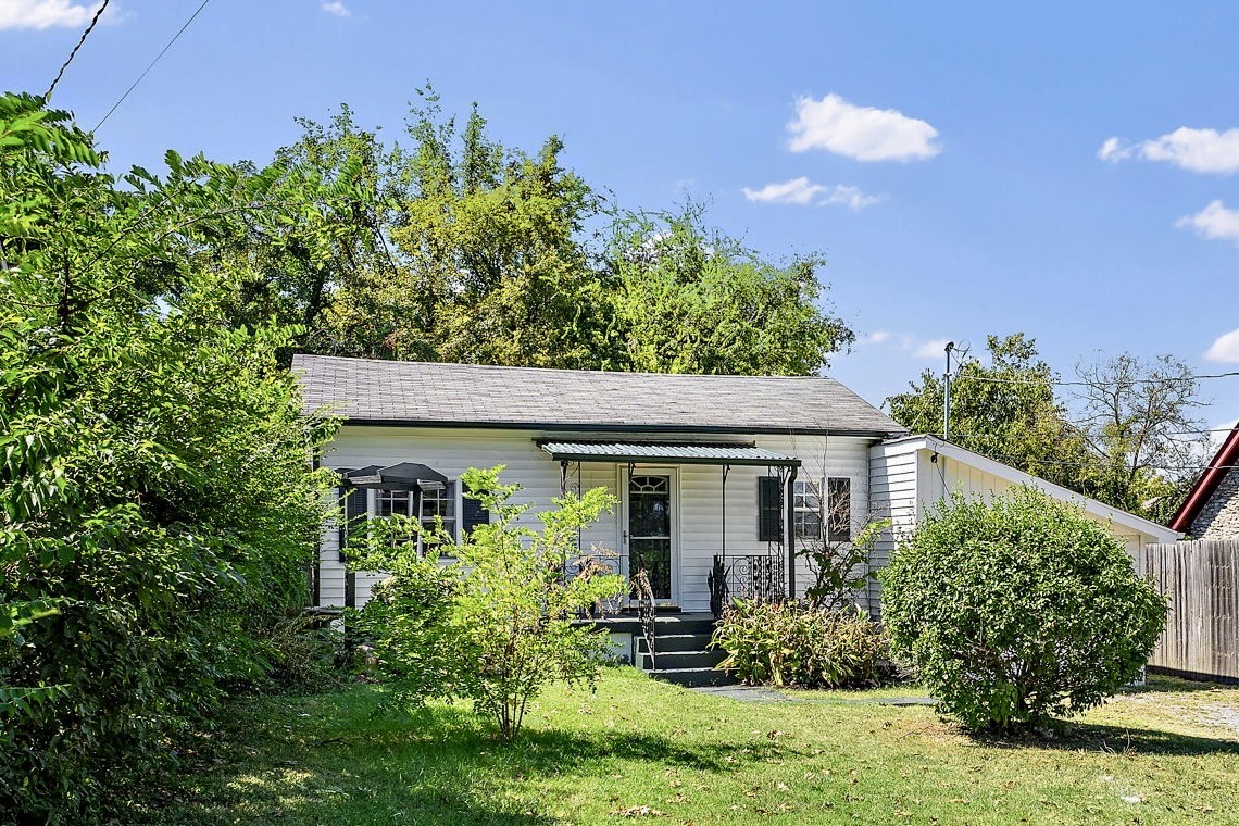 Riverside Dr, Nashville, TN 37216