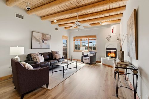 240-3101 Old Pecos Trl, Santa Fe, NM, 87505-9088 | Card Image
