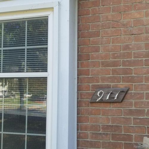 911 W 4th St, Royal Oak, MI, 48067-2469 | Card Image
