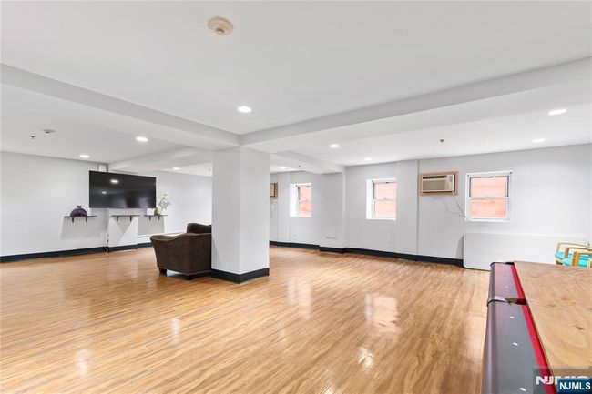 70 Munn Ave, Condo with 1 bedrooms, 1 bathrooms and null parking in East Orange NJ | Image 17