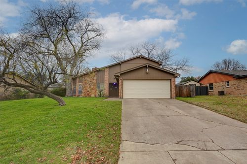 1024 Edgewood Trl, Benbrook, TX, 76126-3804 | Card Image