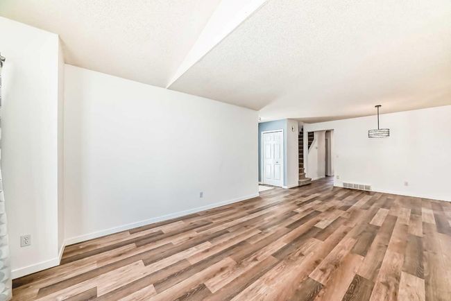 207 Coachway Rd Sw, House other with 3 bedrooms, 3 bathrooms and 2 parking in Calgary AB | Image 16