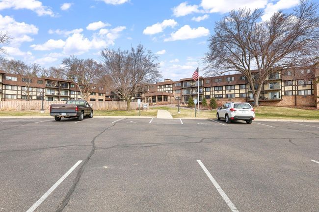 APT-208 - 205 Barry Ave S, Condo with 1 bedrooms, 1 bathrooms and null parking in Wayzata MN | Image 42