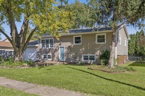 507 S 3rd St, Eldridge, IA, 52748-1601 | Card Image