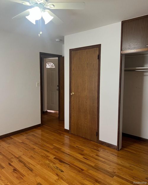 39499 Muffatt St, Harrison Township, MI, 48045-1772 | Card Image