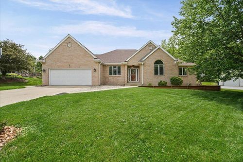 352 Tremont Ln, Valparaiso, IN, 46385-7722 | Card Image