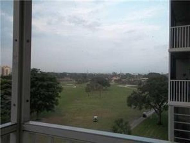 APT-703 - 2661 S Course Dr, Condo with 2 bedrooms, 2 bathrooms and null parking in Pompano Beach FL | Image 8