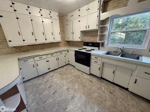 424 Wightman St, Burlington, IA, 52601-6354 | Card Image