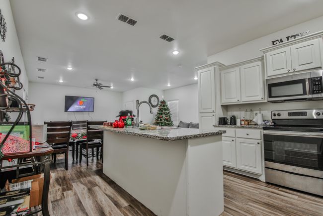 6906 20 Th St, Townhouse with 3 bedrooms, 2 bathrooms and null parking in Lubbock TX | Image 6