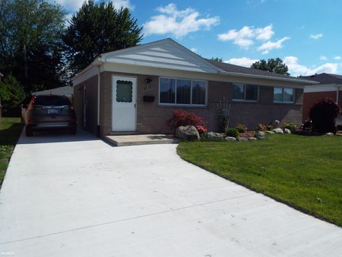 22101 Violet St, Saint Clair Shores, MI, 48082-1982 | Card Image