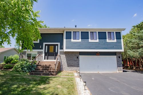 546 Whispering Pines Rd, Lindenhurst, IL, 60046-8794 | Card Image