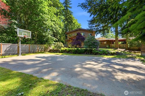19946 47th Ave Ne, Lake Forest Park, WA, 98155-1728 | Card Image