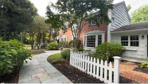 17 John Daves Ln, Huntington, NY, 11743-1709 | Card Image