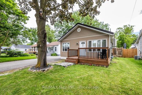 4 Maple St, Ajax, ON, L1S1V6 | Card Image