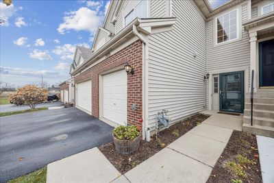 D - 207 Nicole Drive, Townhouse with 2 bedrooms, 1 bathrooms and 1 parking in South Elgin IL | Image 2