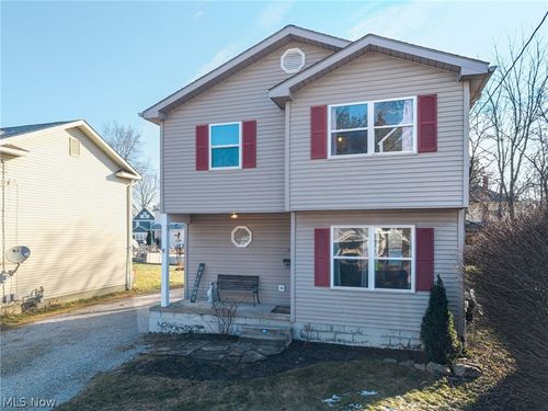 67 25th St Nw, Barberton, OH, 44203-6710 | Card Image